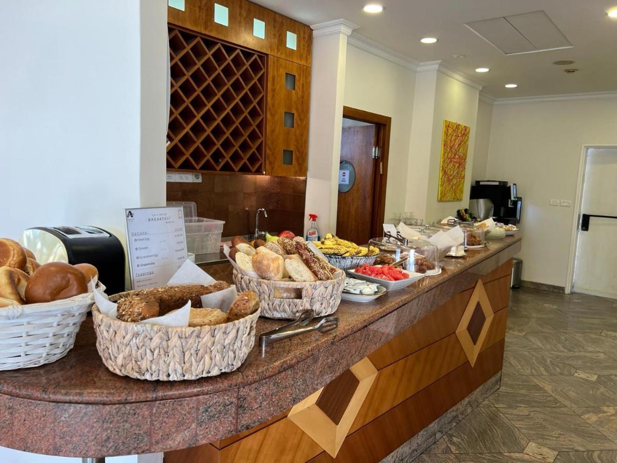 Abratel Sea View Hotel Tel Aviv Ngoại thất bức ảnh