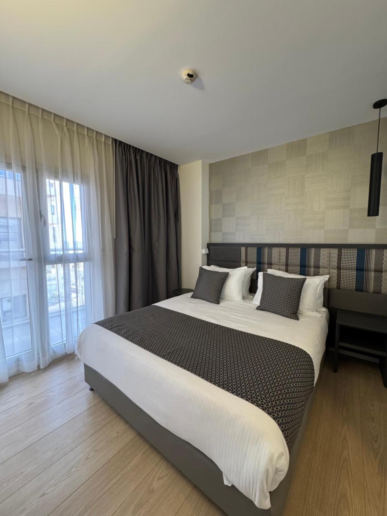 Abratel Sea View Hotel Tel Aviv Ngoại thất bức ảnh